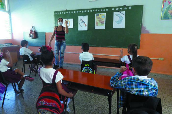 El resultado de una rigurosa estrategia ha logrado mantener en cero la aparición de casos positivos a la covid-19 en las escuelas cubanas. foto de la autora 
