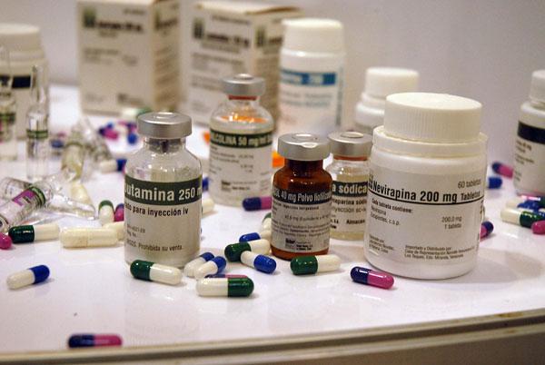 El 46 % (162) de los medicamentos de venta en farmacia (353) serán subsidiados por el Presupuesto del Estado y mantienen su precio actual. foto: Roberto Morejón Rodríguez 	