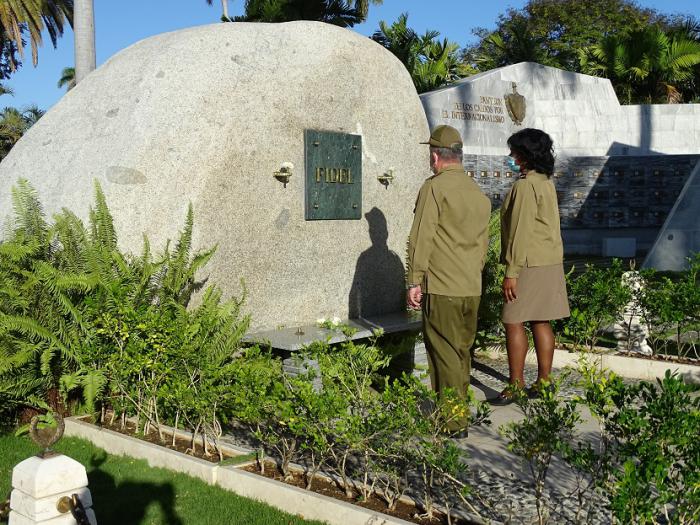Las máximas autoridades de la provincia encabezaron el tributo a Fidel y demás padres fundadores de la nación.