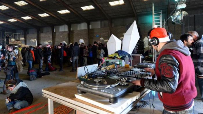 Fin de año: la fiesta tecno en Francia en la que más de 2.500 personas desafiaron las restricciones por el coronavirus