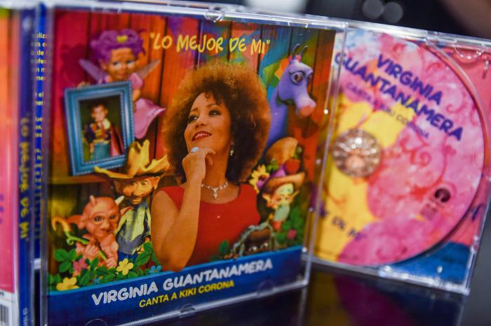 Kiki Corona y Mario Escalona, director de la EgremLanzamiento del CD ¨Lo mejor de mi ¨de Kiki Corona y Virginia Guantanamera, en el Ranchon del Músico. Egrem