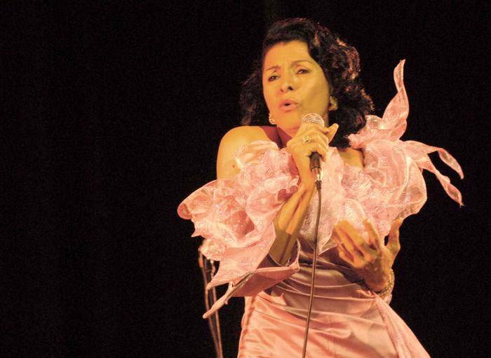 Durante su carrera como solista, Farah María mantuvo un estilo que combinaba su belleza física con la calidez de su voz, su cadencia y auténtico desarrollo escénico