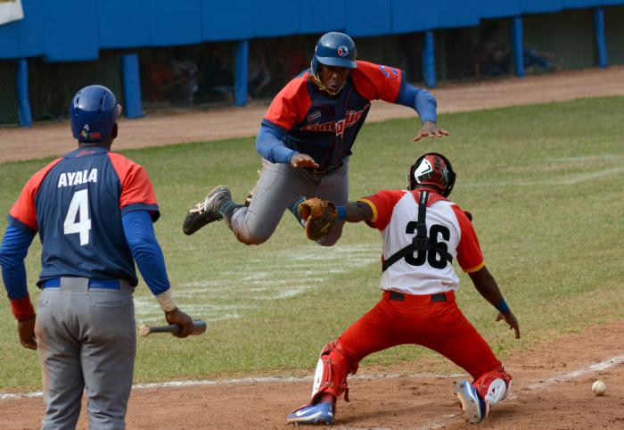 Beisbol Serie 59 Play Off Final MBeisbol Serie 59 Play Off Final MTZ vs CMG Juego 5to play gana CMG 9 x 6. Lazara Blanco Lanzador Ganador.  Lesly Anderson jugada en Home