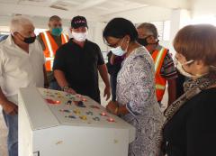 La viceprimera ministra Inés María Chapman apreció los trabajos de rehabilitación acometidos en la planta potabilizadora de la ciudad de Camagüey. Fotos del autor