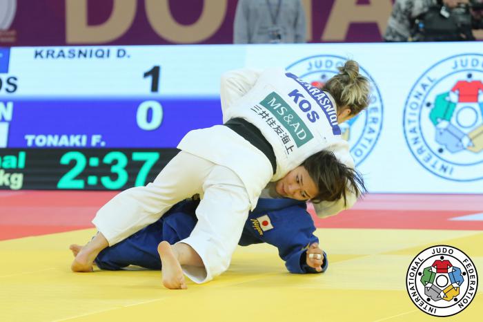 Distria Krasniqi, de Kosovo, se afianzó como líder en los 48 kg. Foto: ijf

