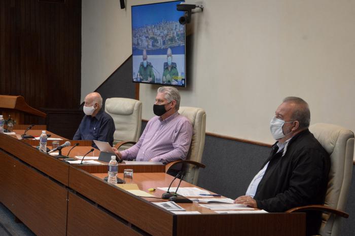 El enfrentamiento a los complejos rebrotes de la COVID-19 no puede conducir a una paralización de la actividad productiva ni de los servicios. 