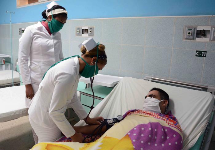 La experiencia y elevada calificación del equipo médico y de Enfermería han contribuido a sortear sin mayores contratiempos la compleja misión asignada. 
Foto: Rodolfo Blanco Cué (ACN)