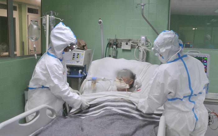 Proteccion contra el coronavirus, Hospital Docente Clinico Quirurgico Dr.Salvador Allende,zona roja.