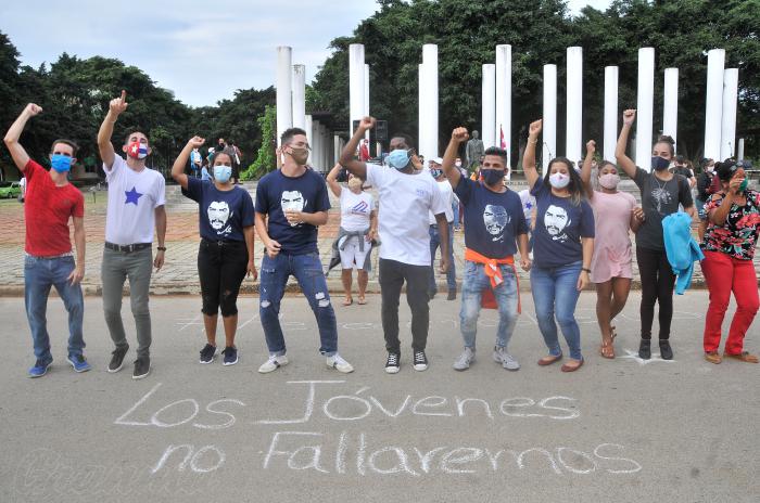Acto de reafirmacion revolucionaria de los estudiantes y trabajadores de la UCI.