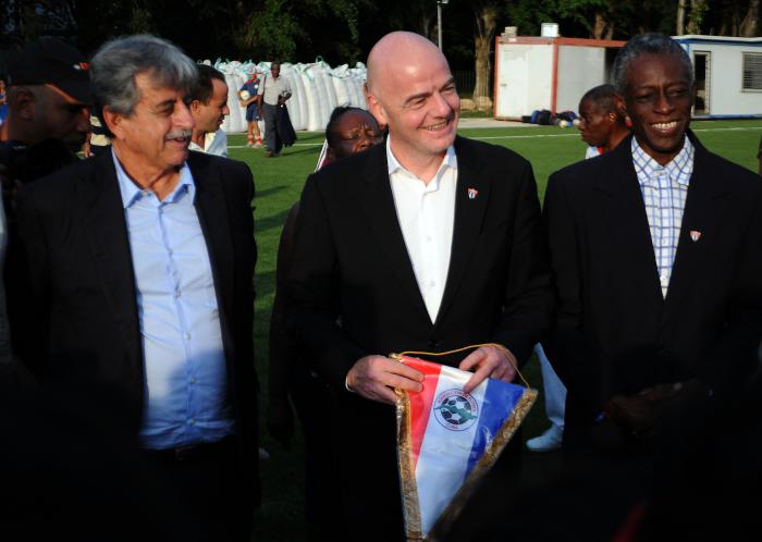 El presidente de la FIFA, Gianni Infantino, se muestra en contra de la creación de una Super liga europea.