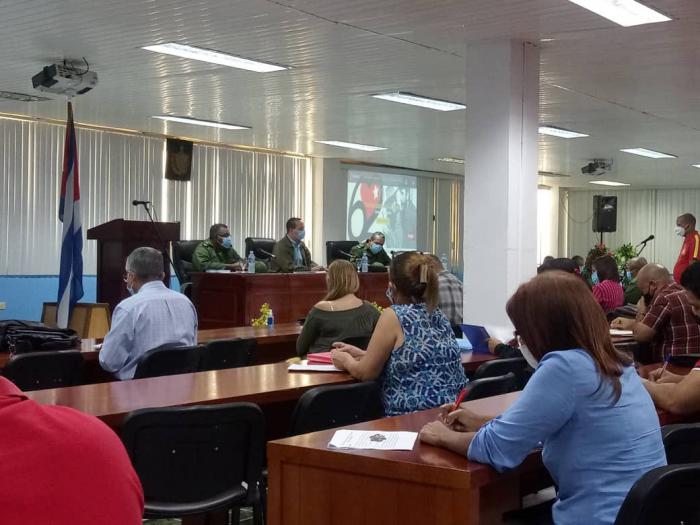 La urgencia de un trabajo más eficaz, oportuno y organizado gravita en el énfasis con que el Ministro reclamó pesquisas ágiles y adecuadas, oportuna identificación y traslado a hospitales o centros de aislamiento de enfermos y sospechosos, y el inicio más temprano de los tratamientos.