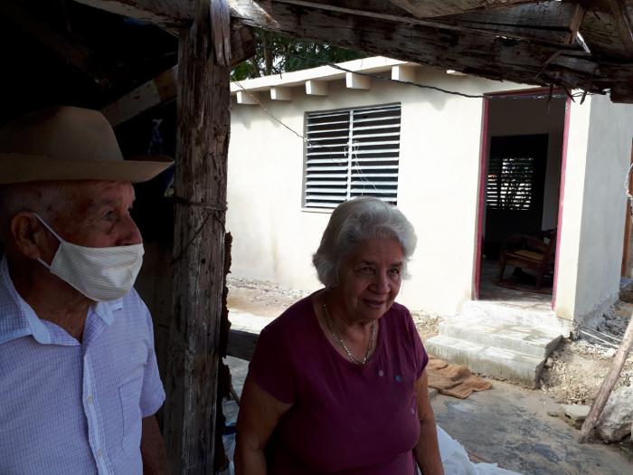 Lidia y Eddy estrenaron su modesta pero segura vivienda en la comunidad de Siguaney. 