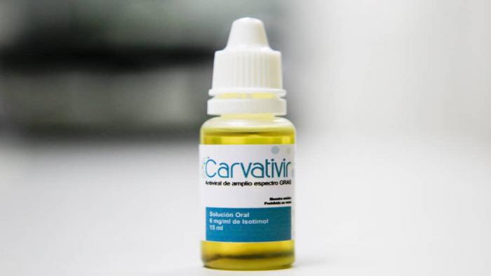 El Carvativir, un poderoso antiviral, desarrollado por científicos venezolanos, que ha demostrado su eficacia en el enfrentamiento a la enfermedad.