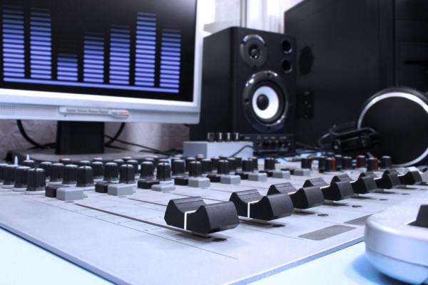 Con motivo del Día Mundial de la Radio 2021 (DMR 2021), la UNESCO hizo un llamamiento a las emisoras de radio para que celebren el décimo aniversario de la fecha y los más de 110 años de existencia de este medio de comunicación.