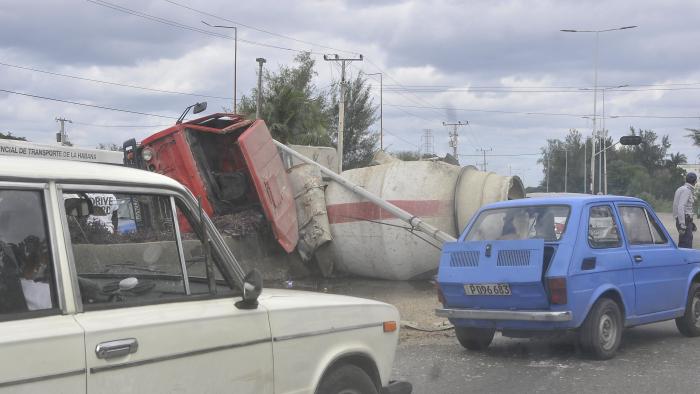 Entre las principales causas de los accidentes en Cuba el año pasado estuvieron la falta de la debida atención al control de los vehículos, el irrespeto al derecho de vía, distracciones y exceso de velocidad.