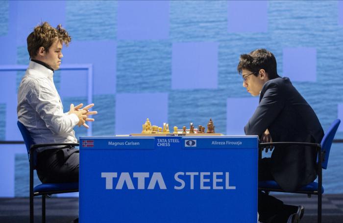 Momento del juego entre Carlsen y Firouzja
