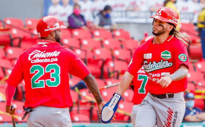 Con un gran rally de siete carreras, los Federales de Panamá logran su segundo triunfo en la Serie del Caribe ante los Caimanes de Colombia