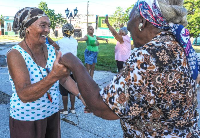 Lo que me queda por vivir… será en sonrisas.Personas de la tercera edad