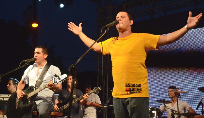 Son varias las generaciones que aún nos refugiamos en sus letras, al encontrar en ellas un oasis entre tanta música chatarra. buena fe