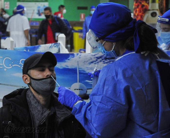 Nuevas medidas de protocolo sanitario en el aeropuerto José Martí adoptado a José Martí, Boyeros.