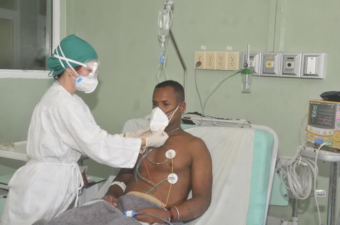 Proteccion contra el coronavirus, Hospital Docente Clinico Quirurgico Dr.Salvador Allende,zona roja.