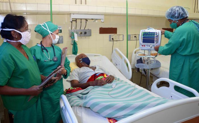 La colocación de marcapasos y otros dispositivos como los cardiodesfibriladores automáticos y re sincronizadores, se dificulta, ante la necesidad de comprarlos y trasladarlos desde mercados lejanos en Asia y Europa, cuando lo ideal fuera poder obtenerlos