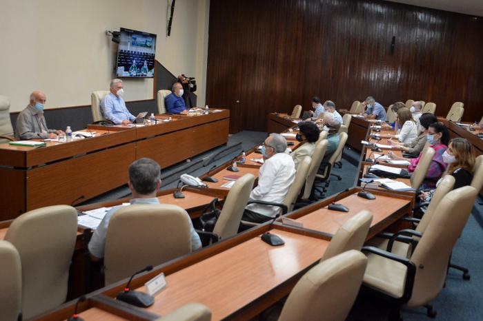 El Presidente cubano señaló que no se puede descuidar la prevención y tener en cuenta la percepción de riesgo. 