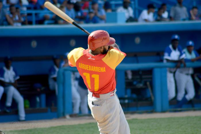 Arruebarrena fue clave en la victoria de los Cocodrilos con jonrón de tres carreras. foto: ricardo lópez hevia