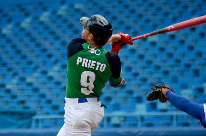 Beisbol-Serie 60 Cienfuegos-Jugada