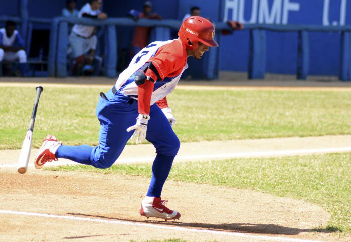 Juegos de entrenamientos entre la preselección de cuba y los Industriales.Roel Santos Martínez