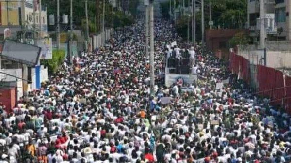 Masivas protestas sacuden a Haití, en medio de un panorama desalentador para el país caribeño.