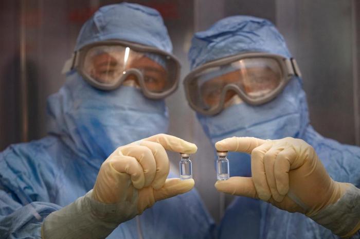 En las últimas horas, el Centro Nacional de Biopreparados (BioCen) ha anunciado la entrada a la fase de escalado productivo, en sus instalaciones, del candidato vacunal Soberana 02, que debe comenzar la fase III de su ensayo clínico, en las primeras jornadas de marzo. 