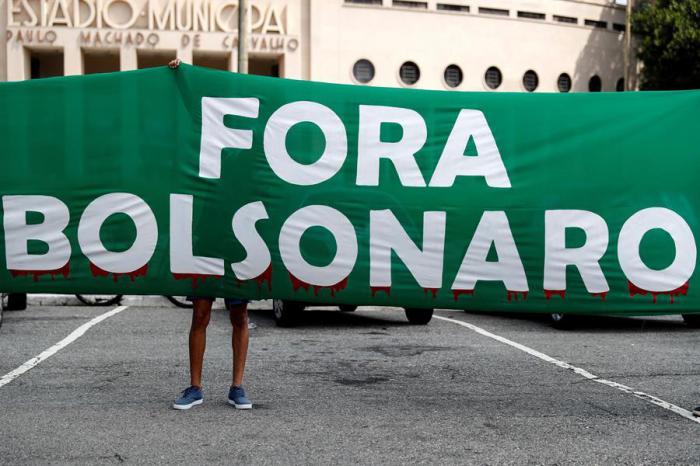 Activistas participan en una manifestación para pedir la destitución del presidente brasileño, Jair Bolsonaro, este 21 de febrero, en Sao Paulo, Brasil