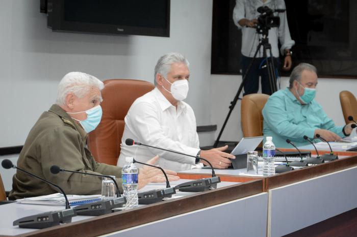 El Presidente cubano señaló que la batalla económica, que es una de las prioridades que tiene hoy el país, nos está exigiendo que exista una gestión de la ciencia y la innovación de una manera más amplia, más intensa, más coherente. foto: Estudios Revolución	
