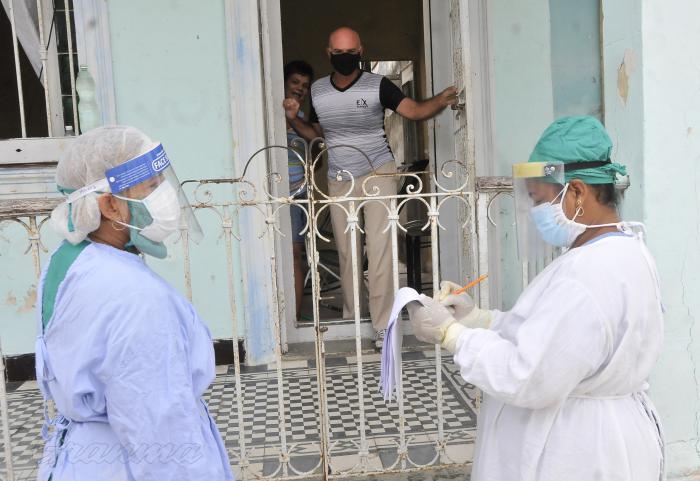 Protección contra Covid-19-Coronavirus,Visita del personal medico a las persona del barrio.