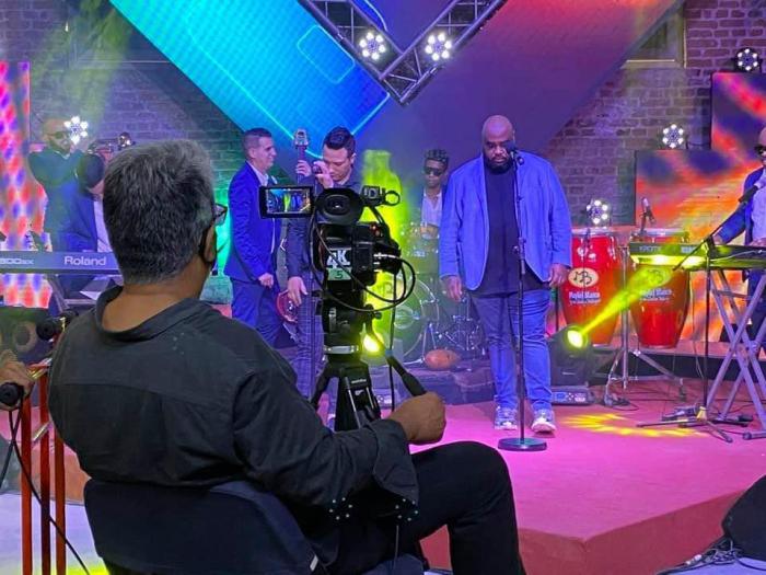 El director del Festival de la Salsa, el cantante Maykel Blanco, confirmó que la edición del 2021 de este esperado encuentro musical, se realizará en las plataformas digitales y la pequeña pantalla.
