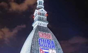 La bandera cubana en Torino, Italia.
