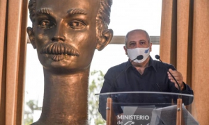 conferencia de prensa sobre las palabras de Fidel a los intelectuales
