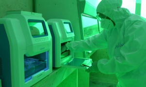 El termociclador es uno de los modernos equipos instalados en el laboratorio de 