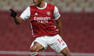 Aubameyang le dio la victoria al Arsenal ante el Benfica en los minutos finales.