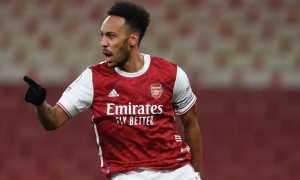 Aubameyang le dio la victoria al Arsenal ante el Benfica en los minutos finales.