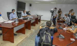 Encuentro en la sede del MINAGRI entre directivos del ministerio, dirigentes de 
