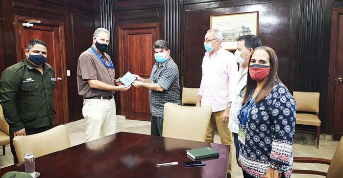 Editorial Capitán San Luis dona libros digitales a la Biblioteca Nacional de Cuba José Martí