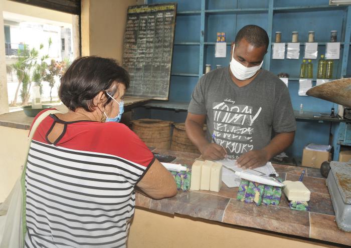 Proteccion contra el coronavirus, comercio bodega de la calle General Suarez.