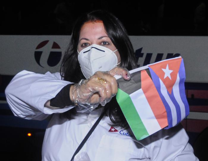 Recibimiento de la brigada Henry Reeve procedente de Kuwait, desarrollado en el Aeropuerto José Martí, terminal 5, Boyeros.