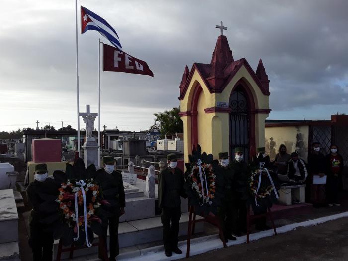 Ofrendas de Raúl y Díaz-Canel encabezaron tributo a José Antonio Echeverría