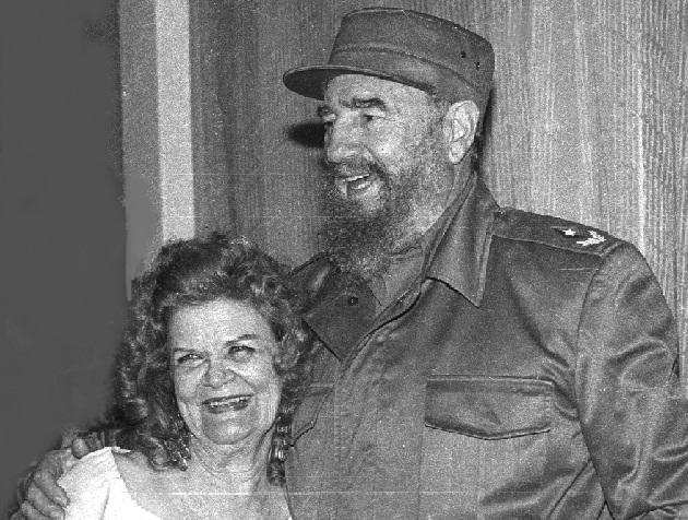 Carilda junto al Comandante en jefe Fidel Castro Ruz