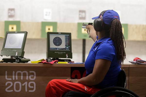 Yenigladys Suárez, de Cuba, compite en la ronda clasificatoria de la pistola de aire femenina a 10 metros en la Base Aérea Las Palmas durante los VI Juegos Parapanamericanos Lima 2019, el 27 de Agosto de 2019 en Lima, Perú. FOTO: Calixto N. Llanes/Periódico JIT (Cuba)