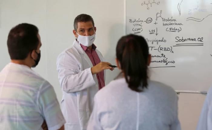 El doctor en Ciencias Químicas, Daniel García Rivera, formó parte del equipo multidisciplinario de científicos que, junto al Instituto Finlay de Vacunas, desarrolló el candidato vacunal Soberana 02. 