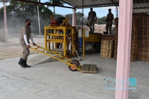Vínculo universidad-industria permite iniciar fabricación de adocretos en Villa Clara